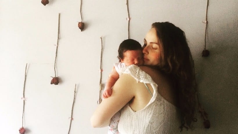 10 happy + healthy habits to start on baby’s first day