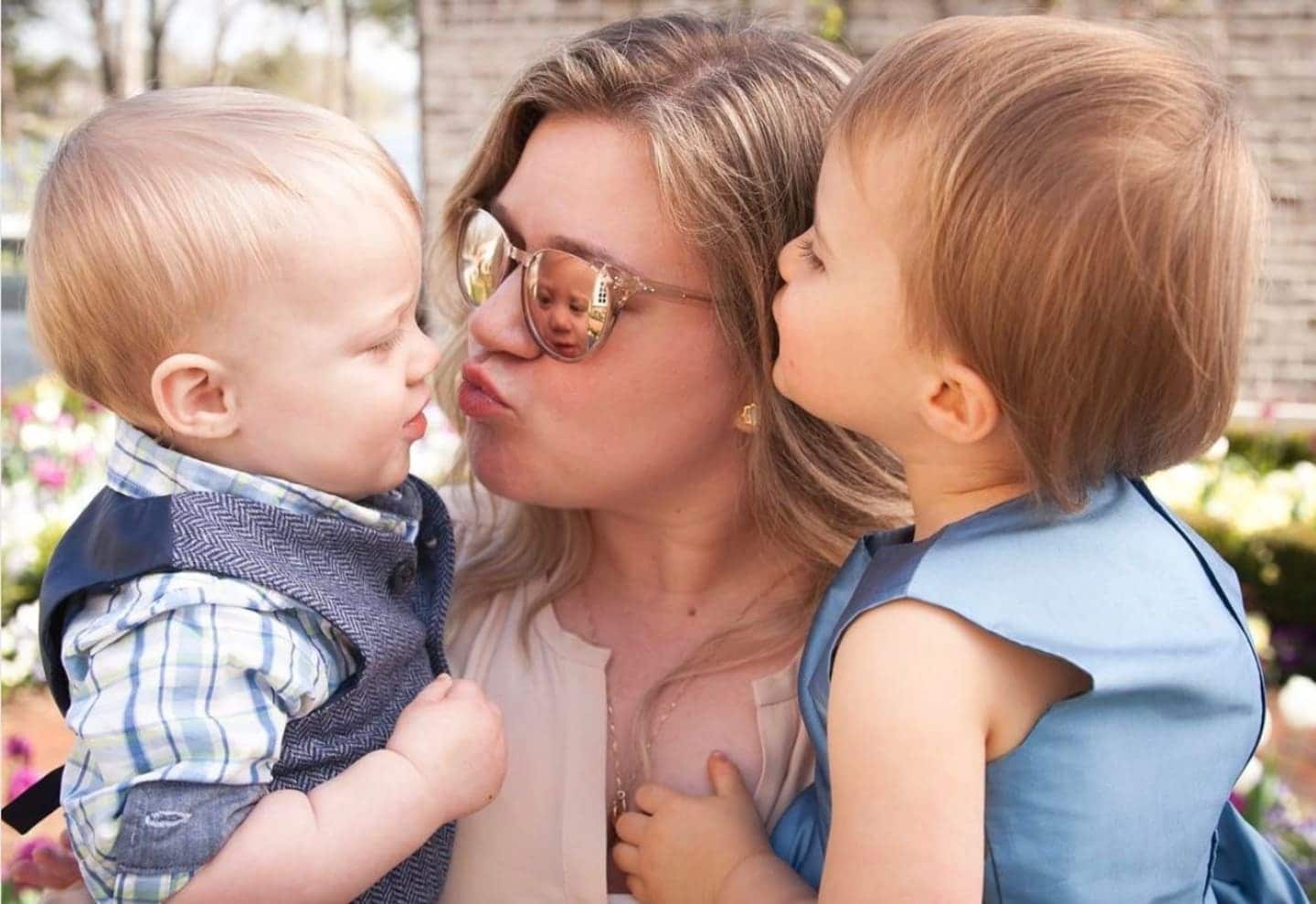 Kelly Clarkson jokes about being a mom: ‘Wine is necessary’ kelly clarkson and her two sons