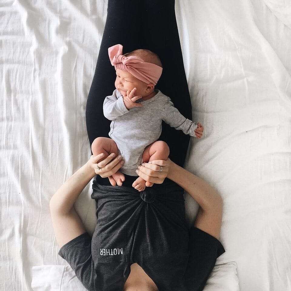30 hilarious + eye-opening truths about the 4th trimester 😳