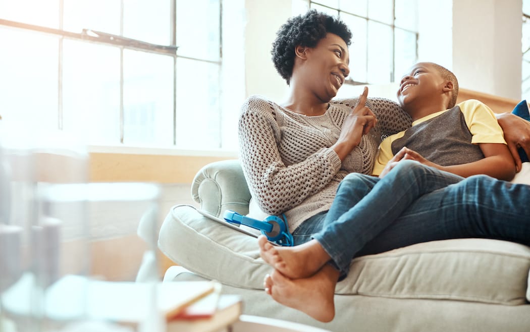 Sons of working moms grow up to do twice as much housework, says study sons of working moms grow up to do 2x as much housework featured - Motherly