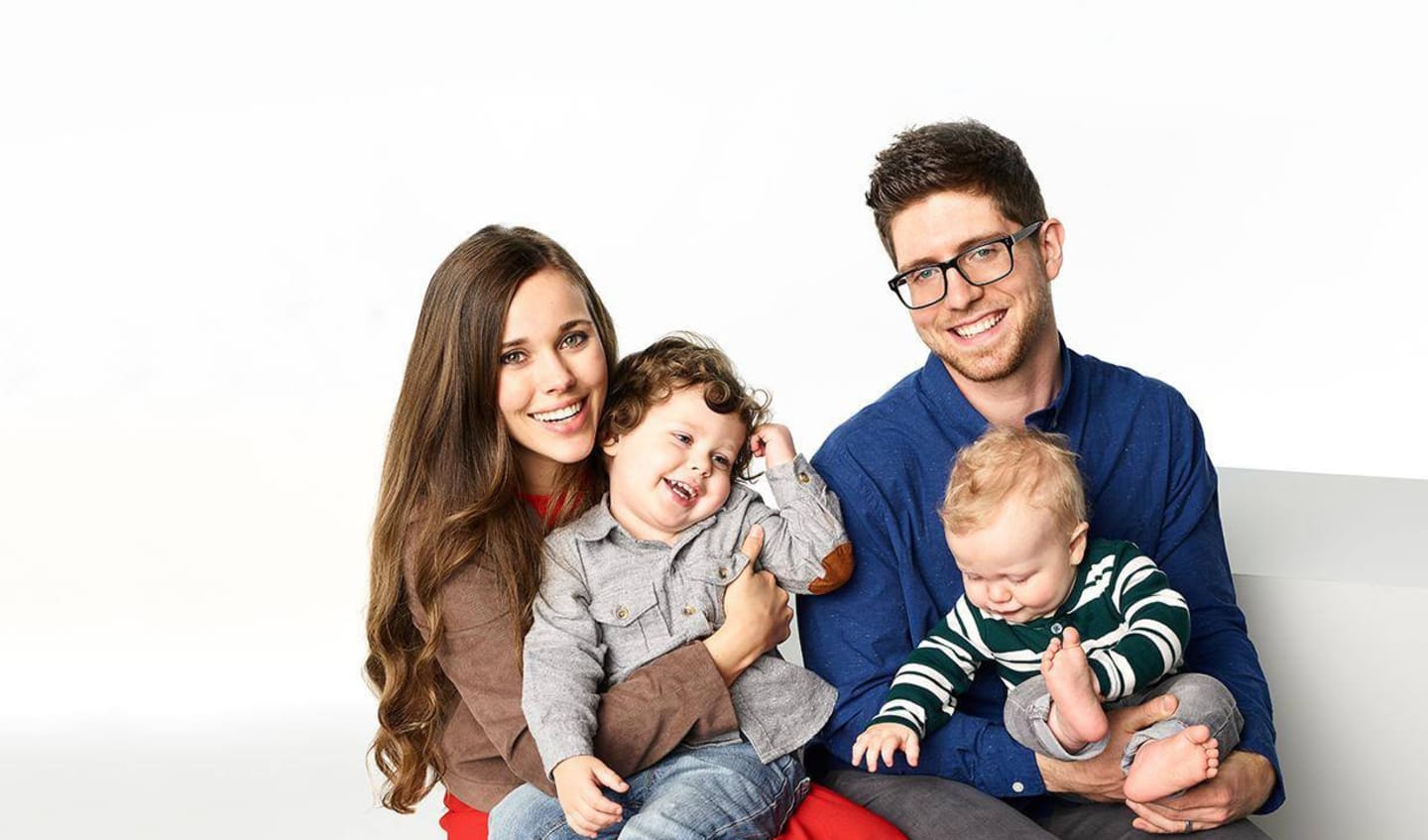 The sibling drama between Jessa Duggar’s toddlers is hilariously relatable Jessa Duggar family portrait with partner and sons