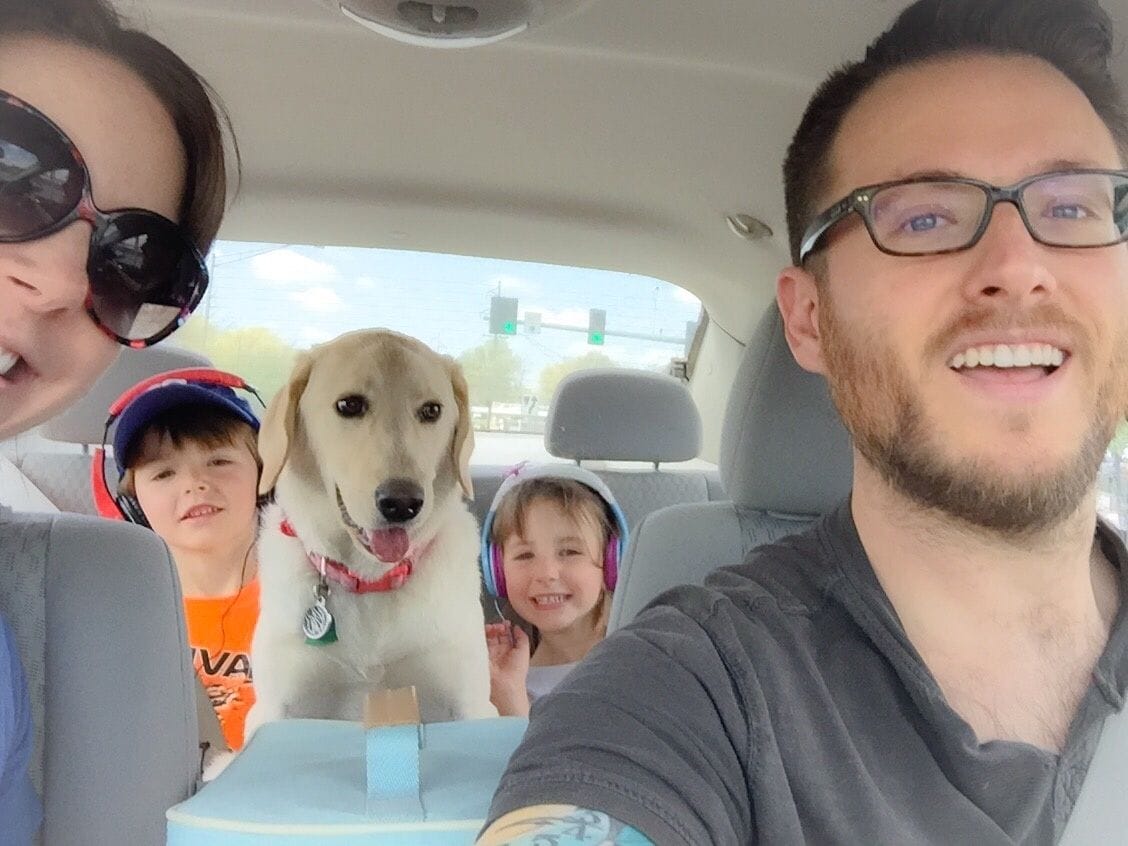 15 Montessori-inspired road trip games to play with your kids A family inside a car