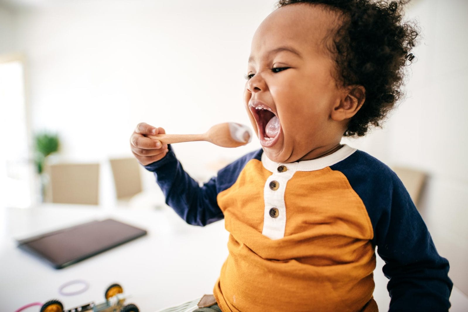 10 tips on how to eat well while traveling with toddlers