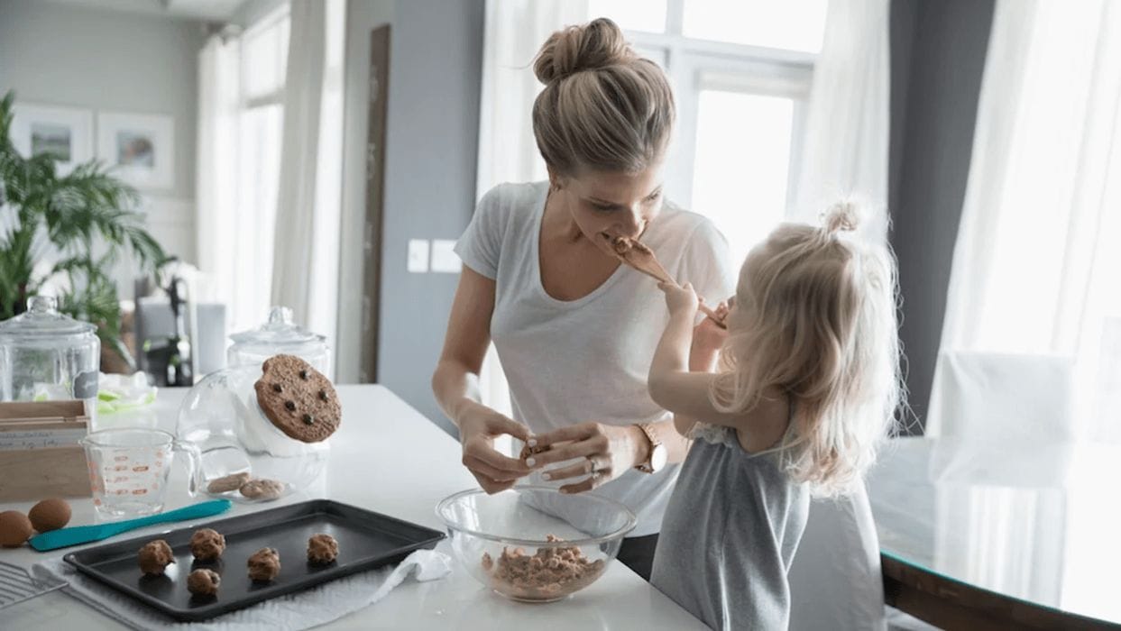 The best Amazon Prime Day deals on kitchen gadgets & basics for parents 🙌 mom and daughter baking cookies