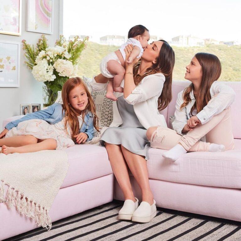 Real talk with Jessica Alba: Why she’s done breastfeeding Jessica Alba with her children