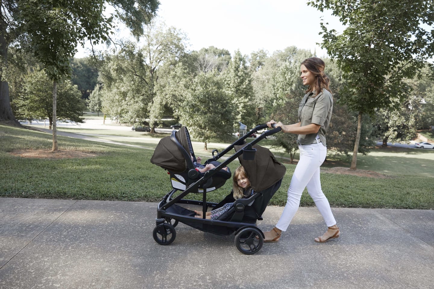 5 of our favorite hard-working strollers đ mom pushing a stroller