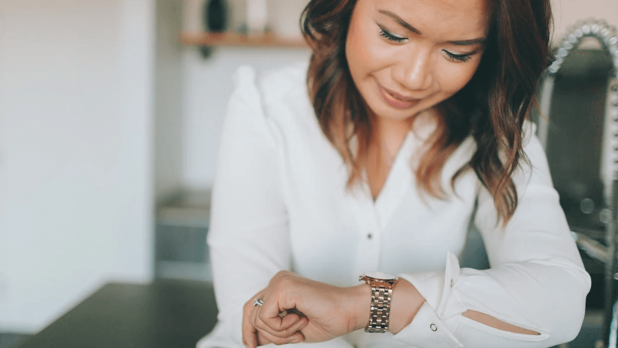 It’s science: What working moms can do to reduce stress—and increase happiness mom-checking-watch-on-wrist