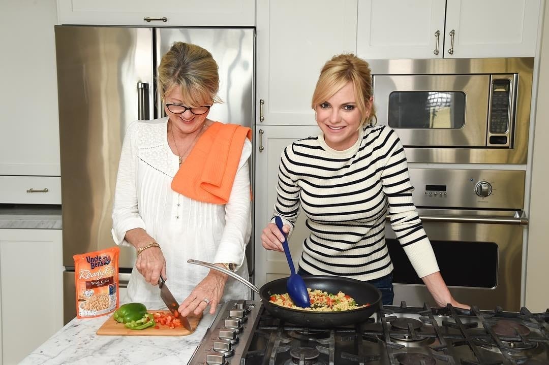 Why Anna Farris wants her son to be a good cook might inspire you, mama