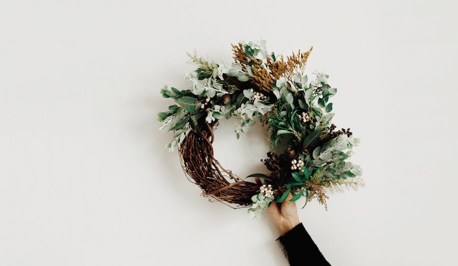 15 simple & beautiful holiday gift ideas for the minimalist mama