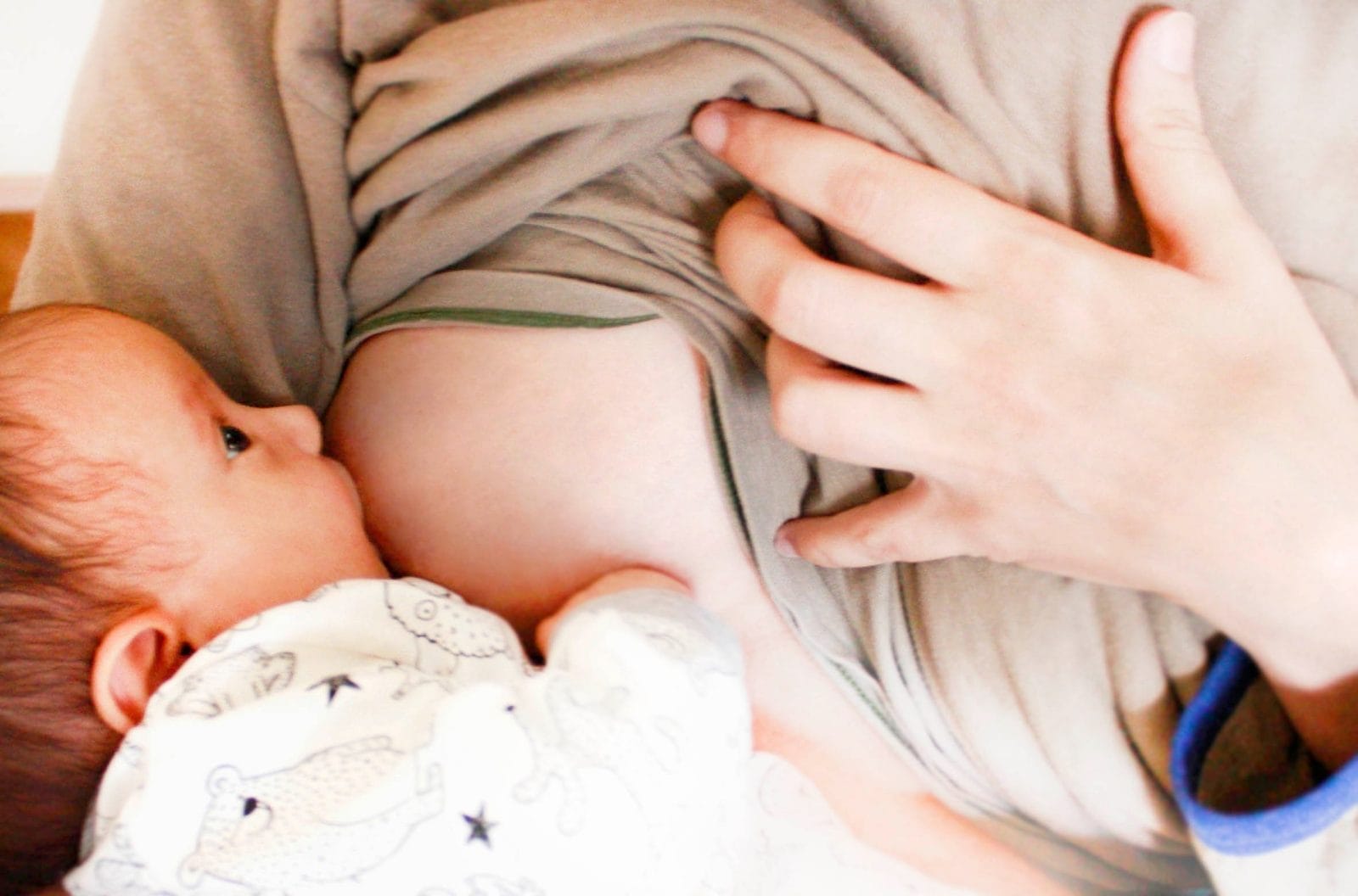 How breastfeeding mamas can travel with baby—stress-free