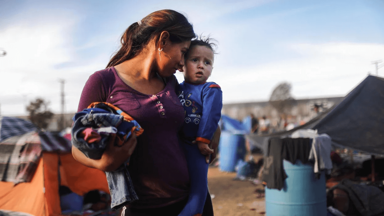 4 powerful ways you can help migrant children seeking asylum mom holding child at camp
