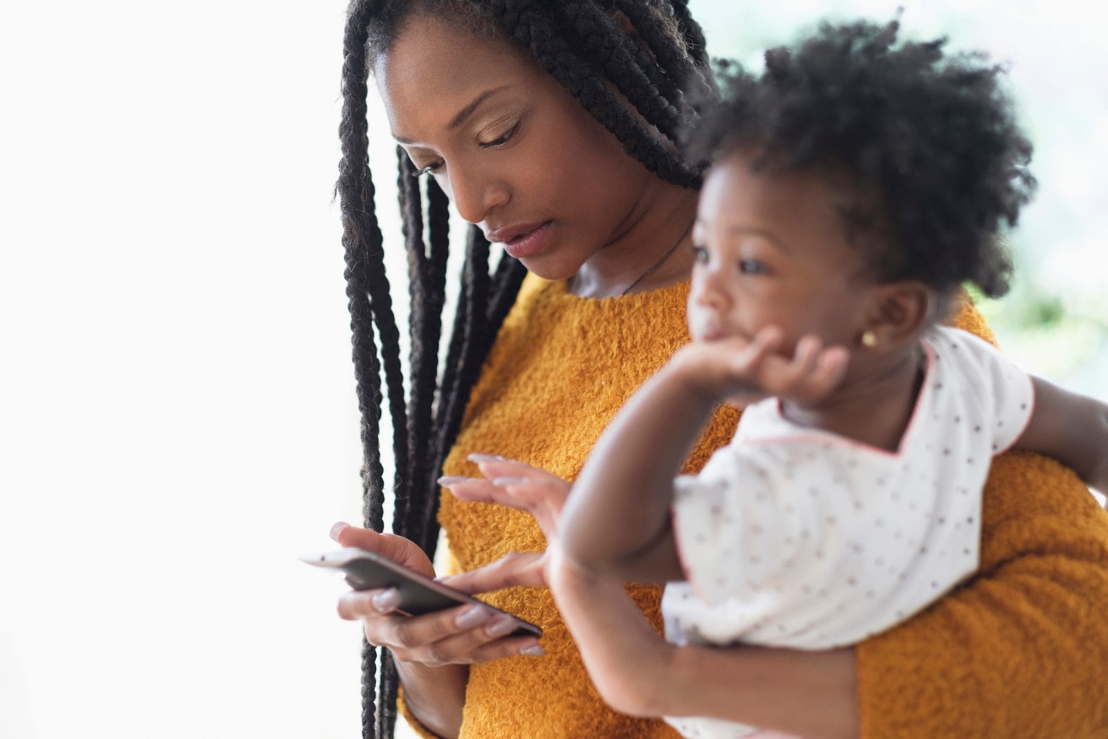 Having a group text saved my motherhood
