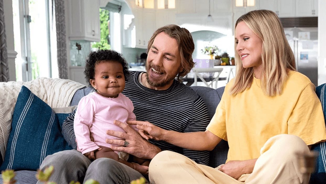 Kristen Bell & Dax Shepard launch a new baby line at Walmart 🎉 Kristen Bell and Dax Shepard holding baby