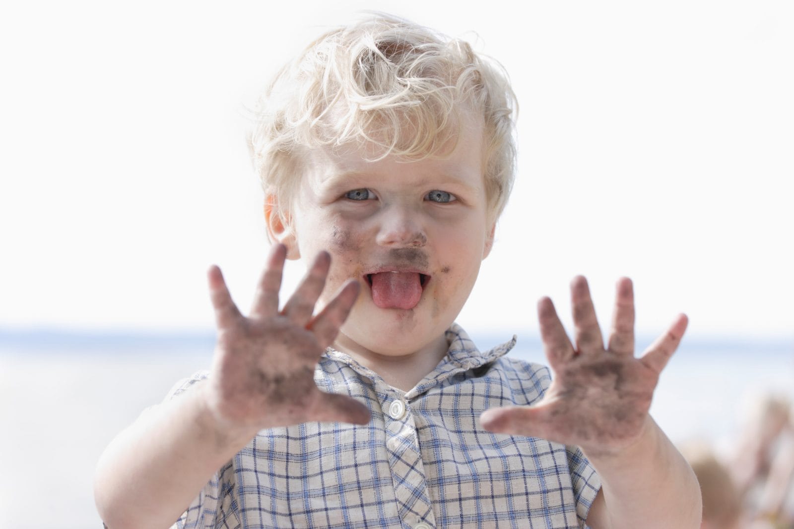 This viral photo shows just how much bacteria is on children’s hands