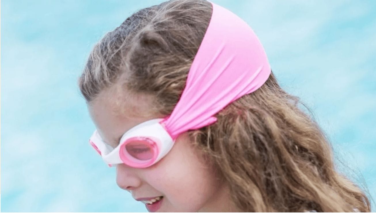 These mom-invented swim goggles won’t pull your kid’s hair 👏 child wearing swim goggles