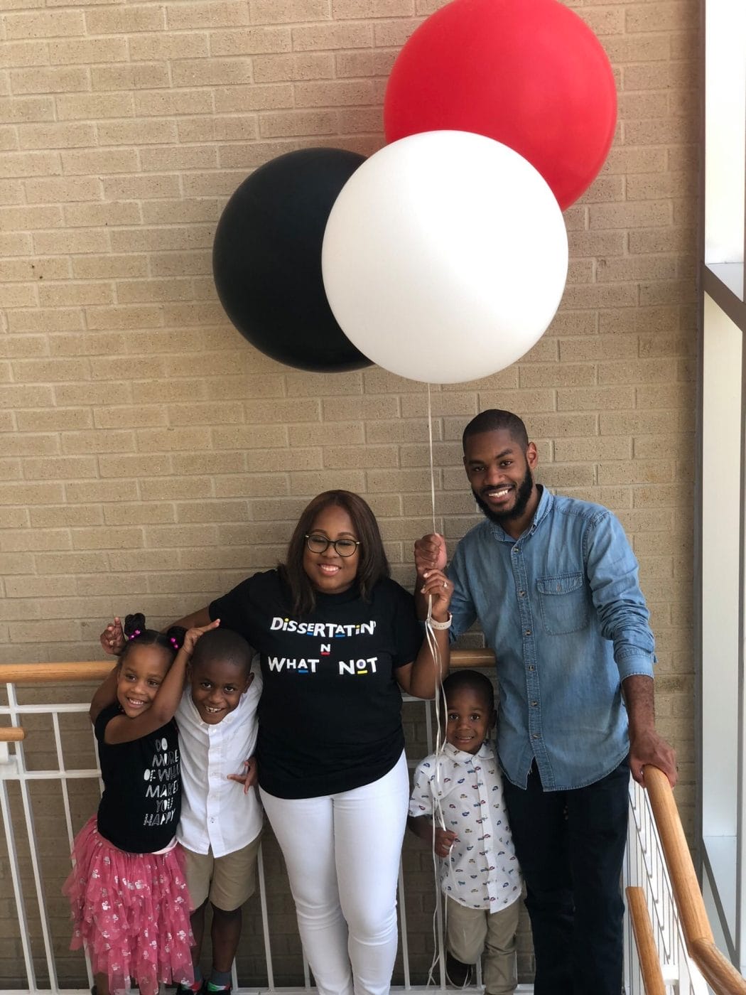 What went viral this week: A mom gets her doctorate + a BFF photoshoot