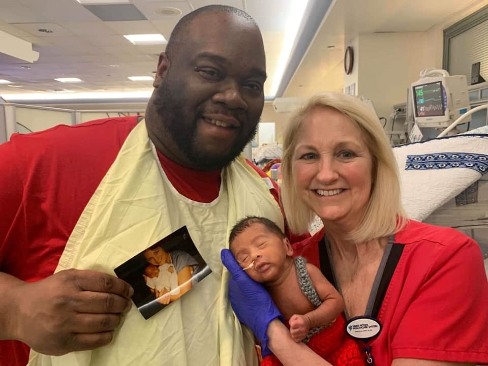 What went viral this week: A father + son share a NICU nurse + a kind stranger helps a
breastfeeding mama