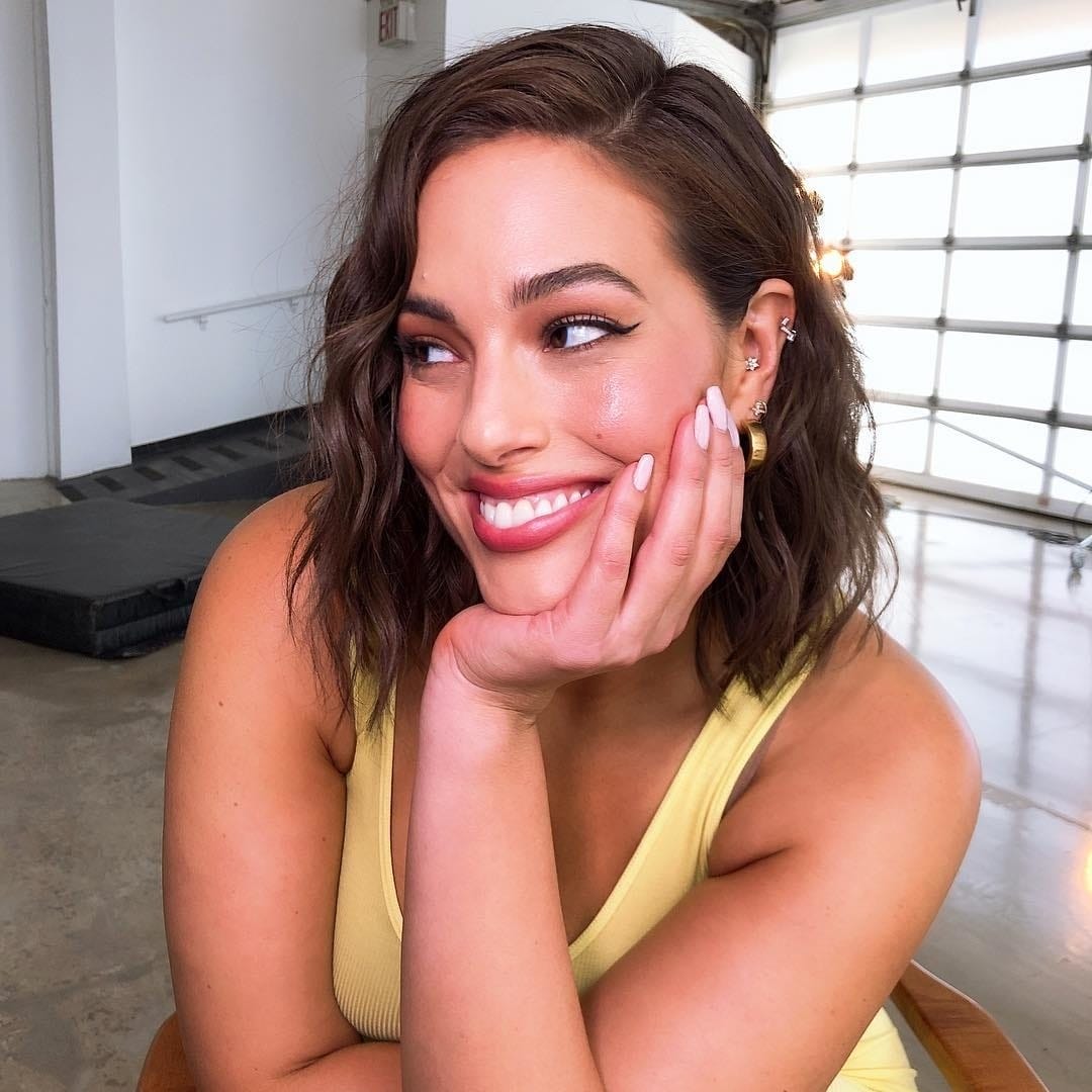 Pregnant Ashley Graham is keeping it real on Instagram and showing off her stretch marks