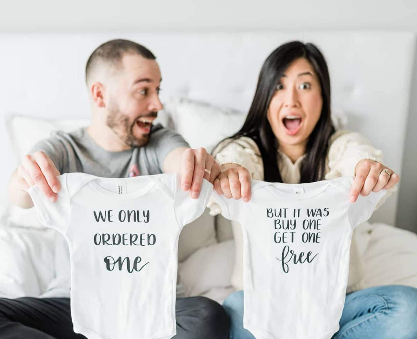 37 mamas-to-be share the cutest pregnancy announcements parents holding up onesies for a pregnancy announcement ideas