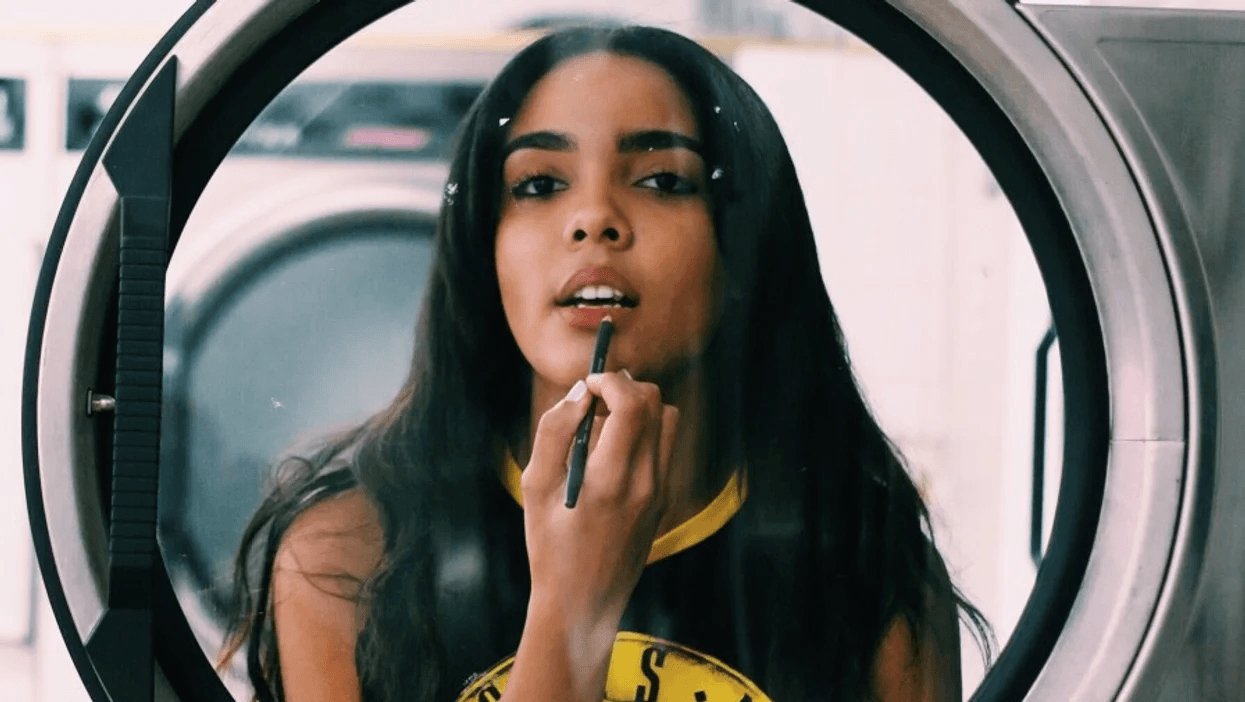 What is clean beauty–and how to get started, mama woman putting on lipliner
