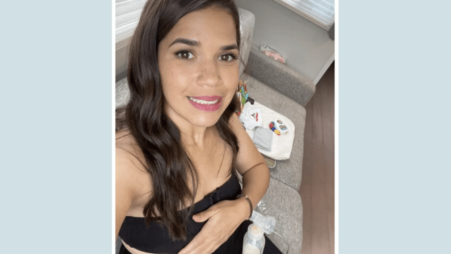 19 celebrity mamas who are refreshingly honest about breastfeeding 🙌 America Ferrera selfie while pumping