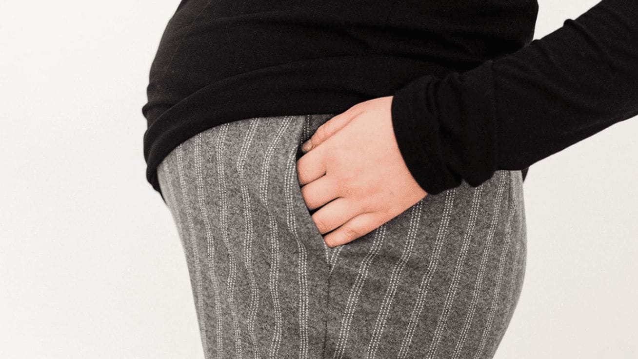 The only 6 leggings you’ll ever need woman putting hands in pocket