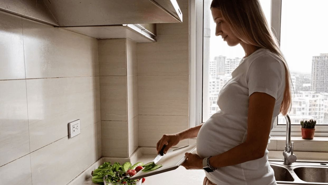 7 delicious recipes for mamas with gestational diabetes pregnant woman cooking with vegetables