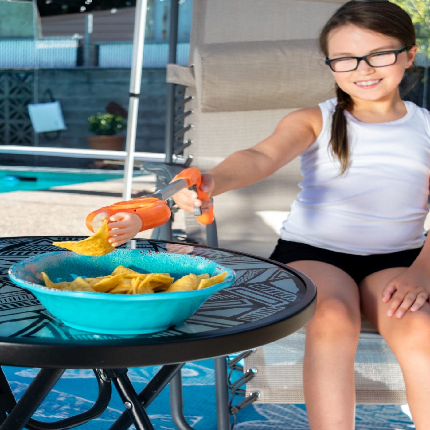 This simple tool helps you trick-or-treat safely 🙌
