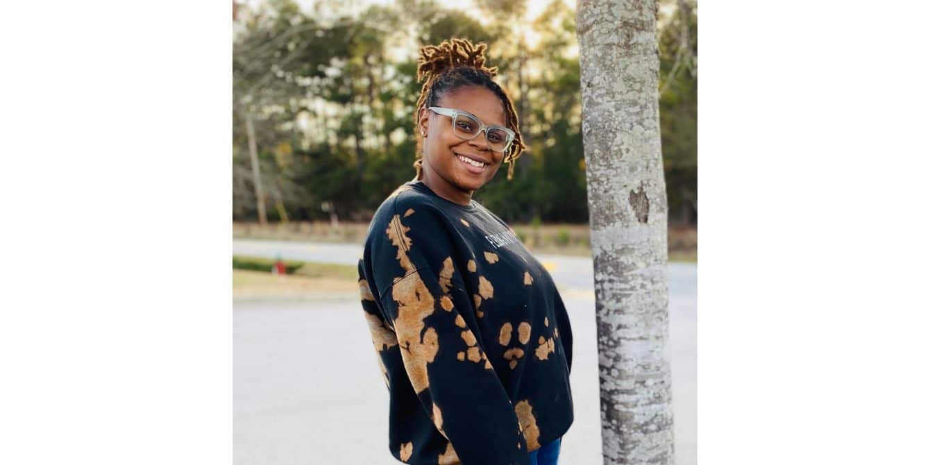 Mentoria on hiding her postpartum depression and thoughts of ending her life women smiling for picture - essay on hiding postpartum depression symptoms