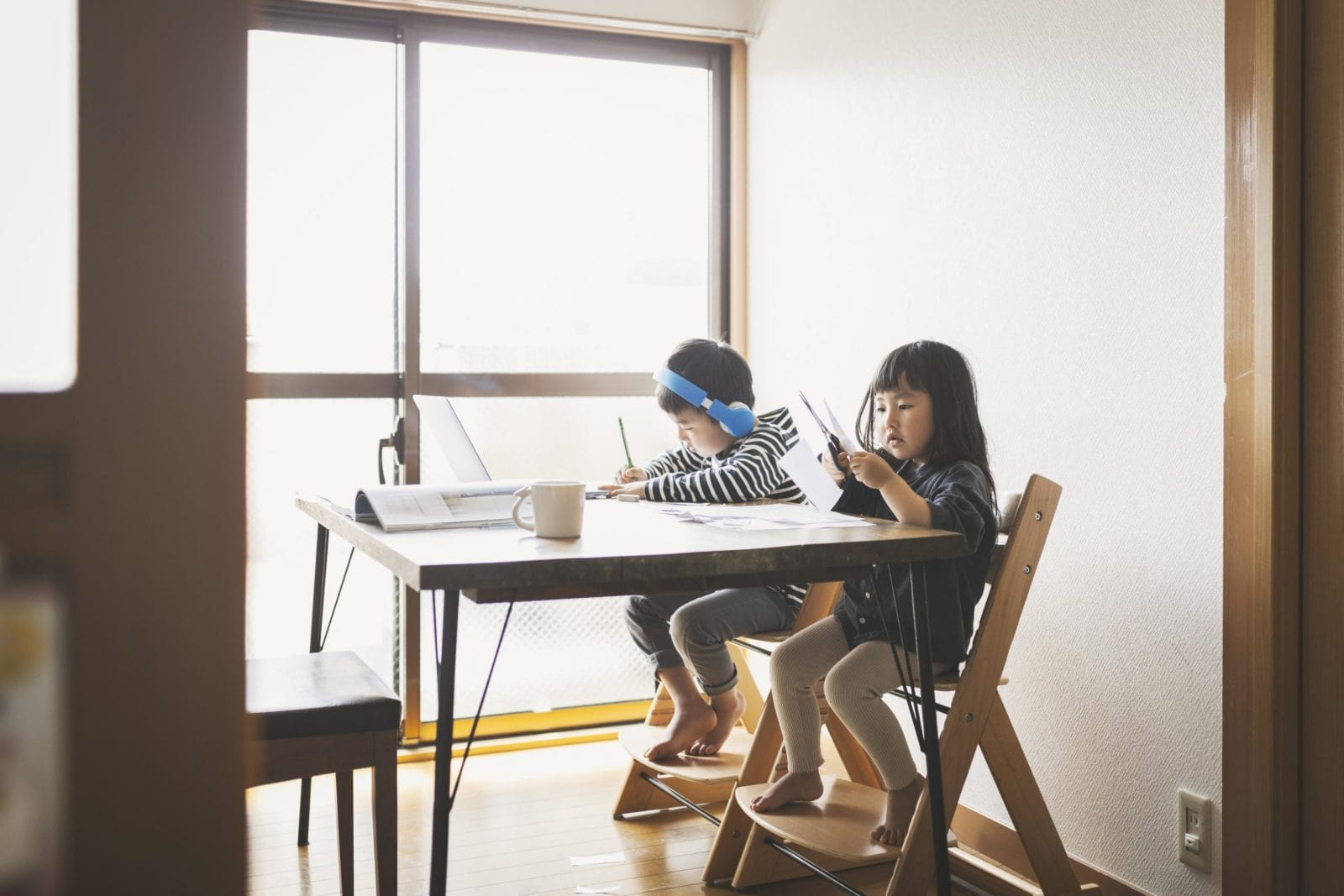 6 ways to get your preschooler to play independently without bribing them