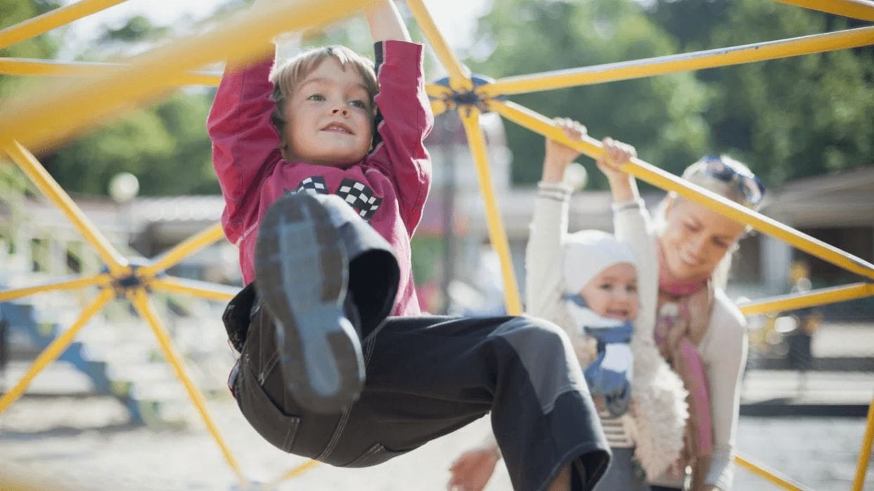 8 great Montessori climbing toys for your little mountaineer child playing on a montessori climbing toy