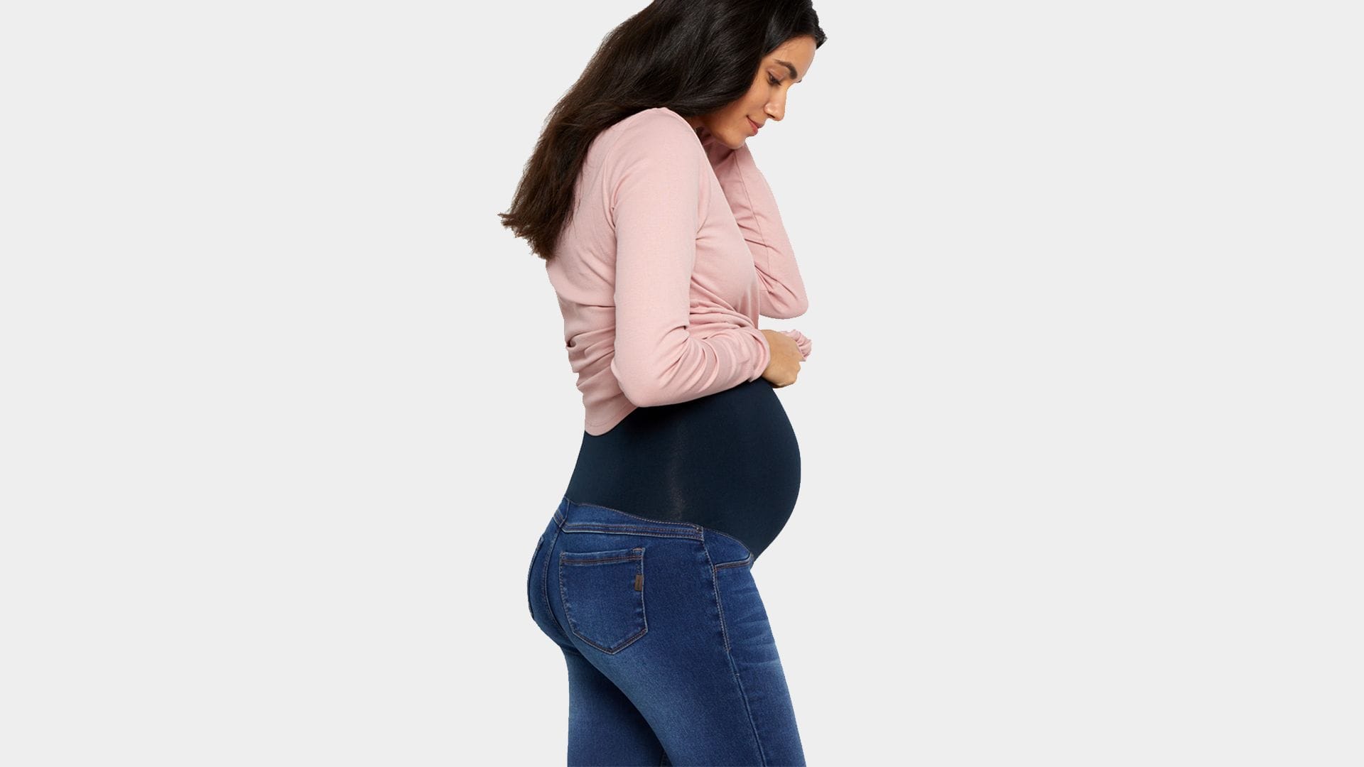 These maternity jeans feel just like leggings 🙌 best maternity jeans 1822 denim featured - Motherly