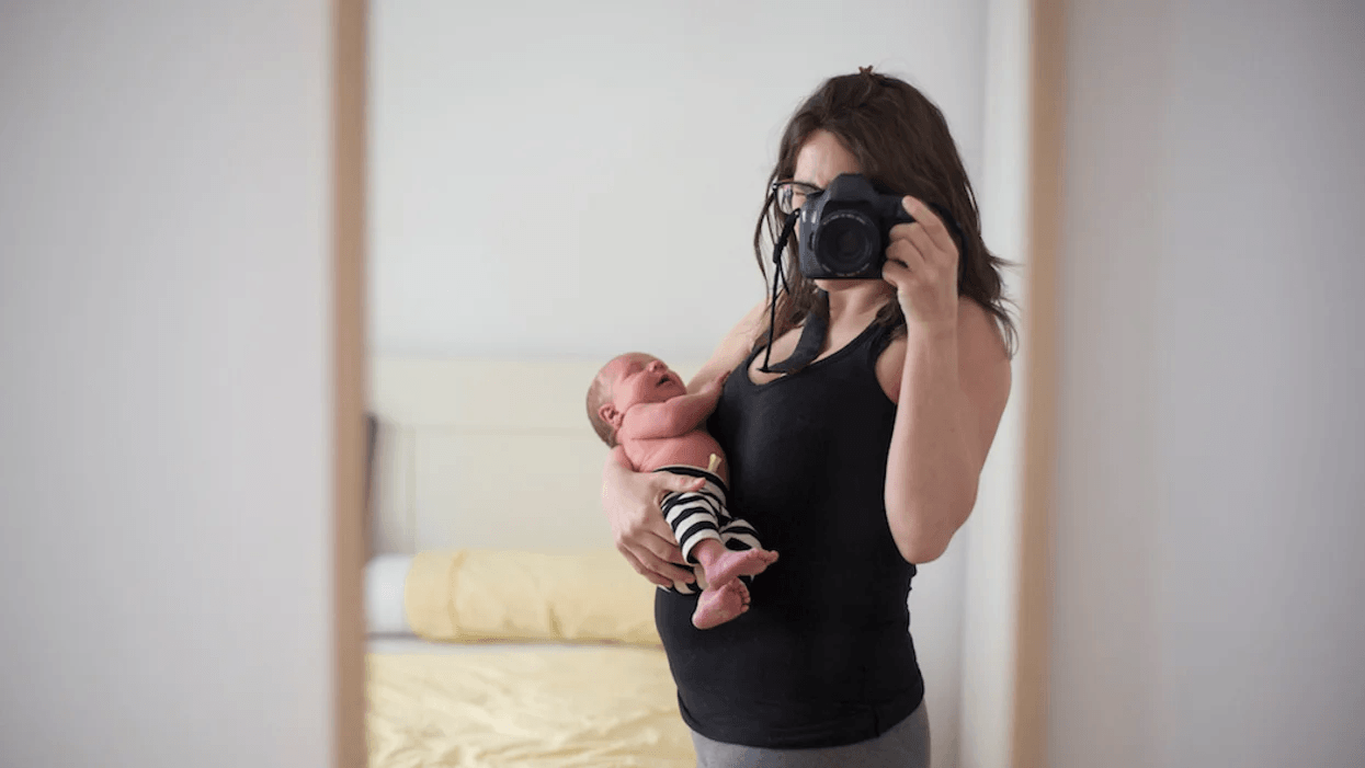 10 real truths about the Fourth Trimester, mama new mom taking a selfie holding newborn baby, ready to rock the 4th trimester