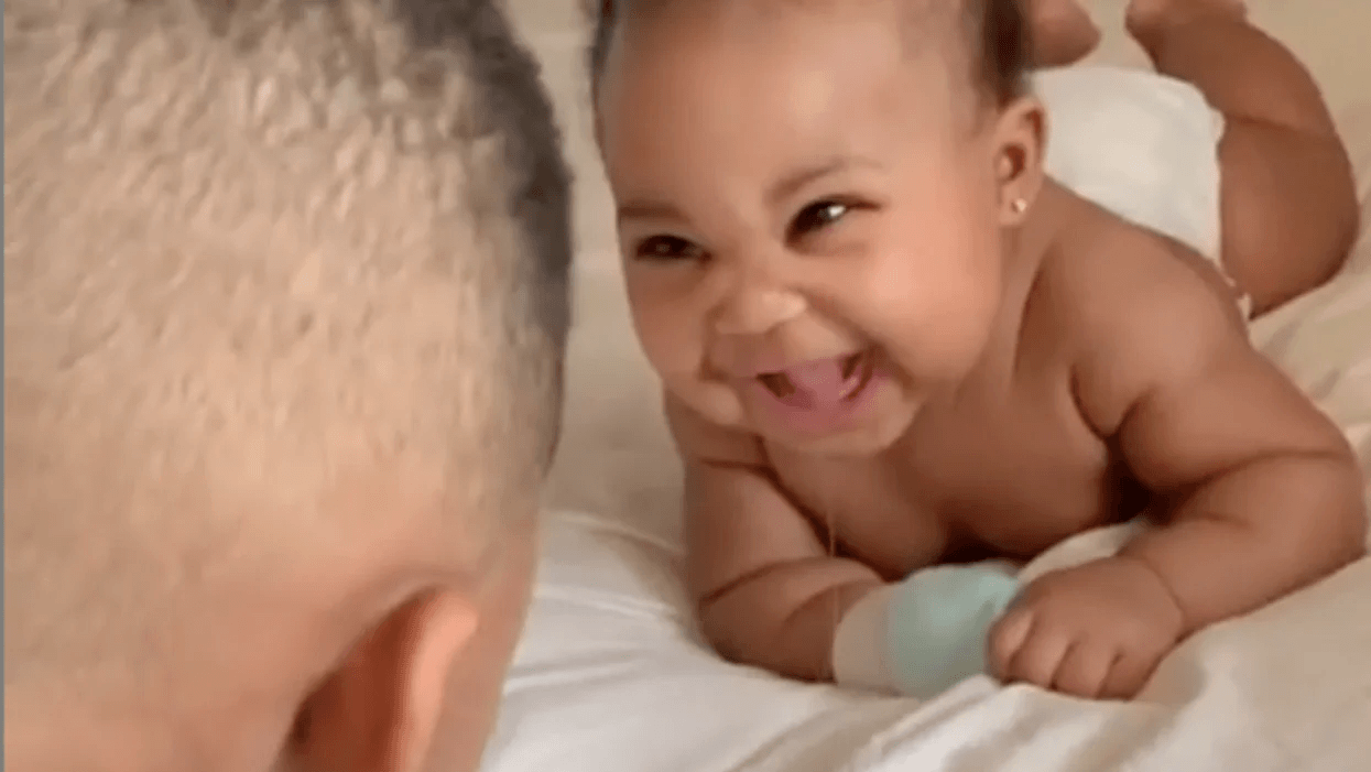 What went viral this week: A squeaky oven + the sweetest singing sibling baby girl laughing at mom