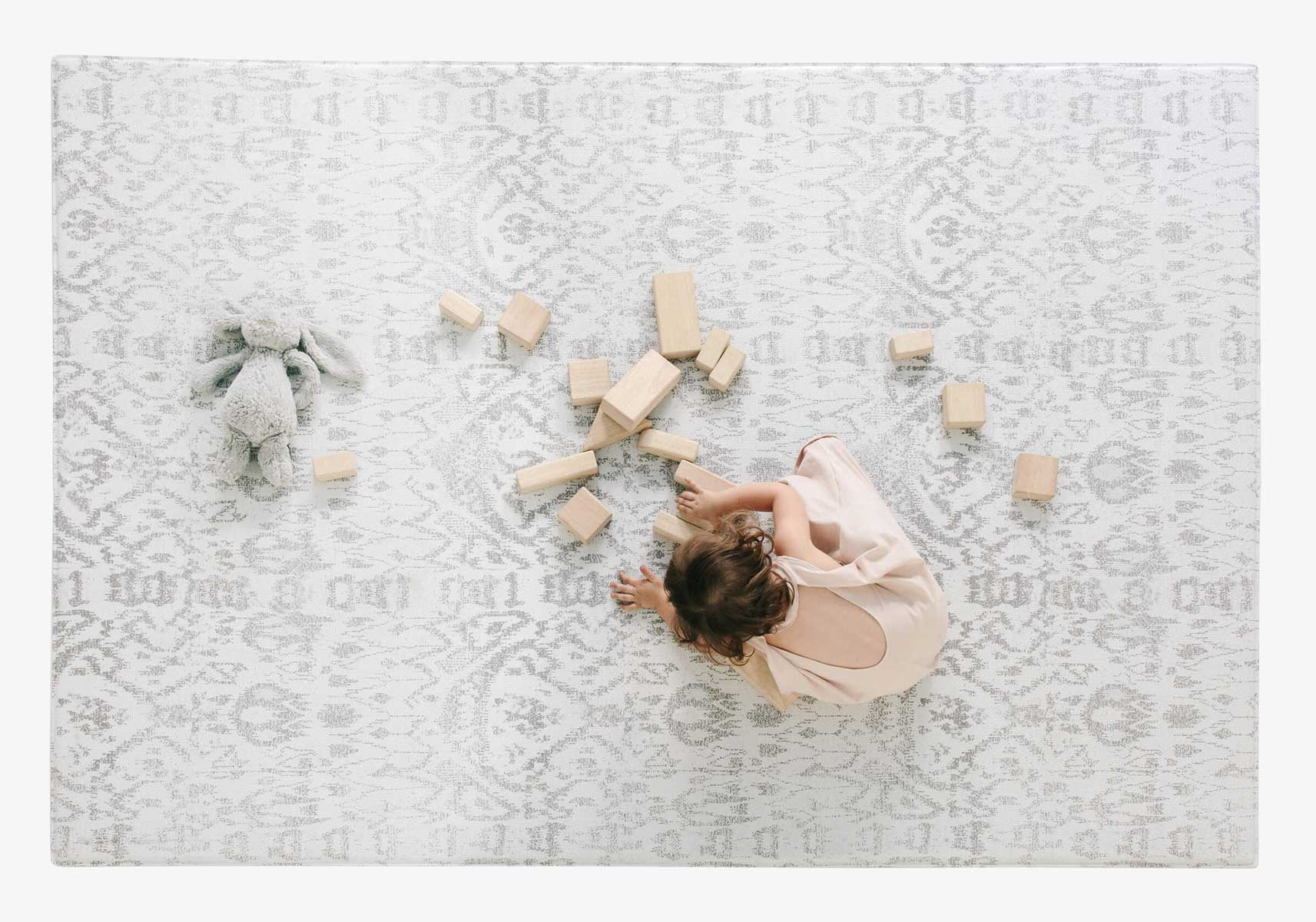 girl playing with blocks - Motherly
