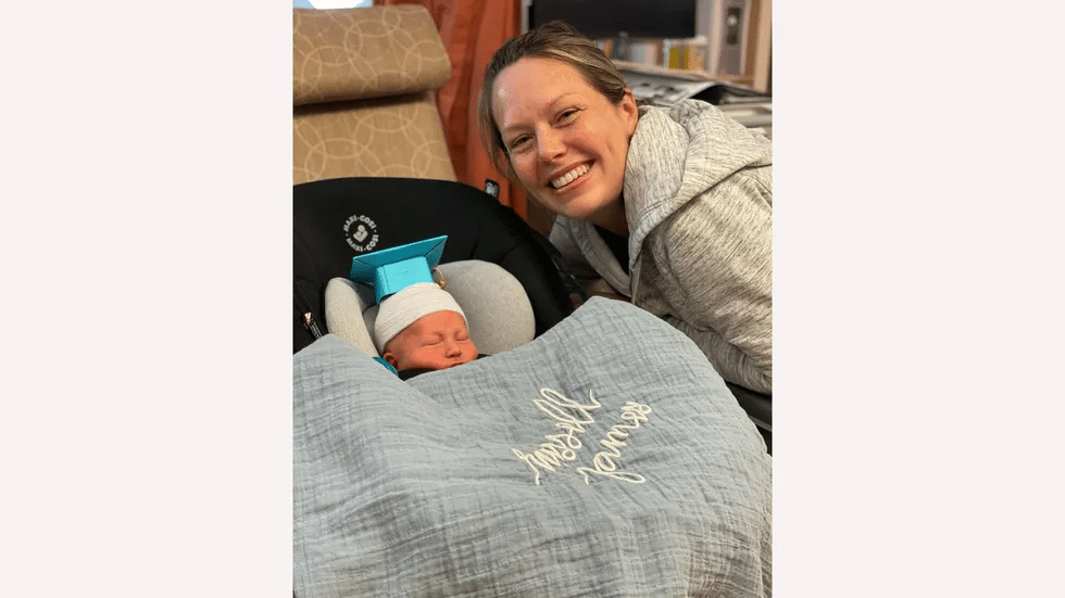 Dylan Dreyer shares first family photo at home with baby Russell dylan-dreyer-third-baby