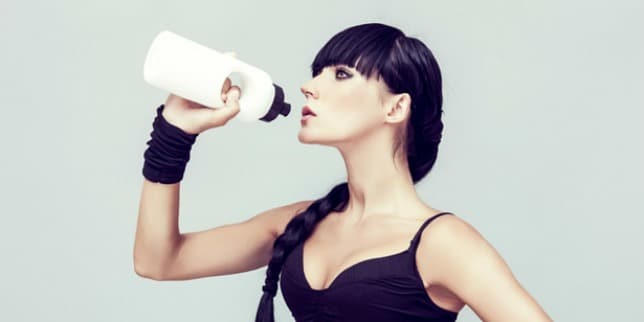 Pregnant in summer: Eating for the Heat During Pregnancy woman and water bottle