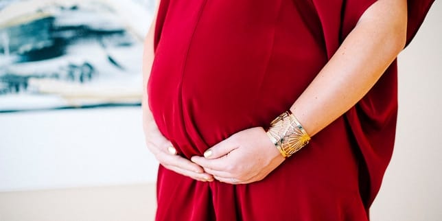 What is Diastasis Recti? 5 Things You Didn’t Know pregnant woman cradling her belly, wondering what is diastasis recti