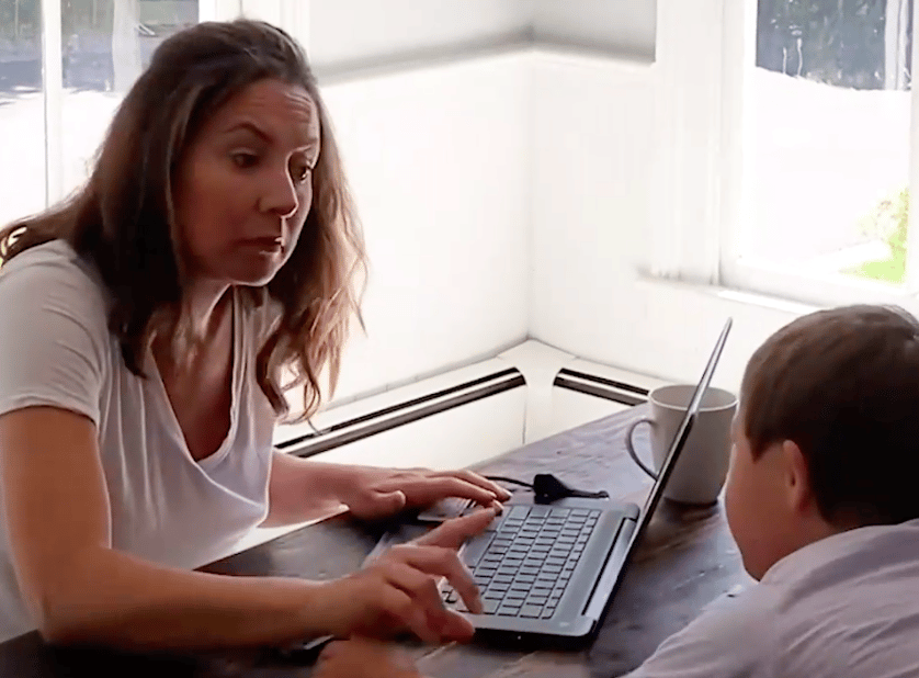 This mom is going viral by showing us what WFH with kids is *really* like Mom working while child talks to her