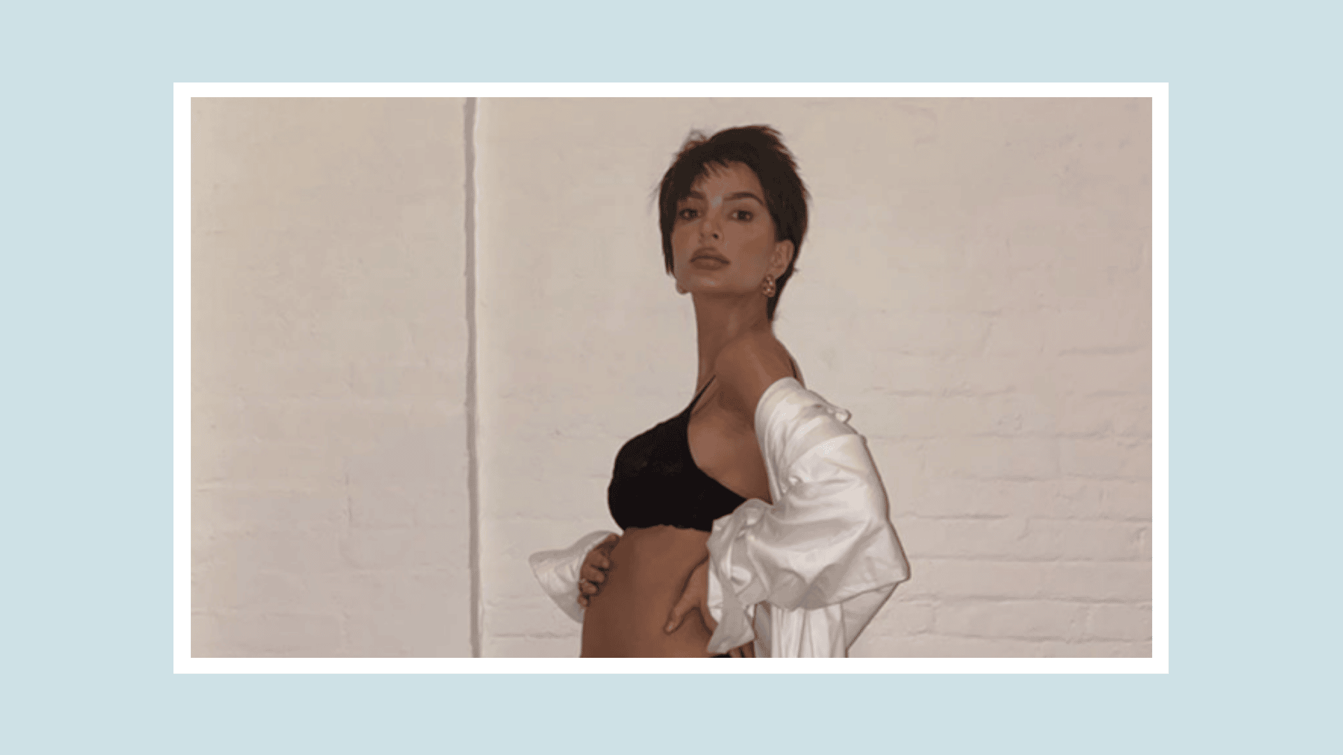 Emily Ratajkowski recreates Demi Moore’s iconic pregnancy photoshoot for Halloween