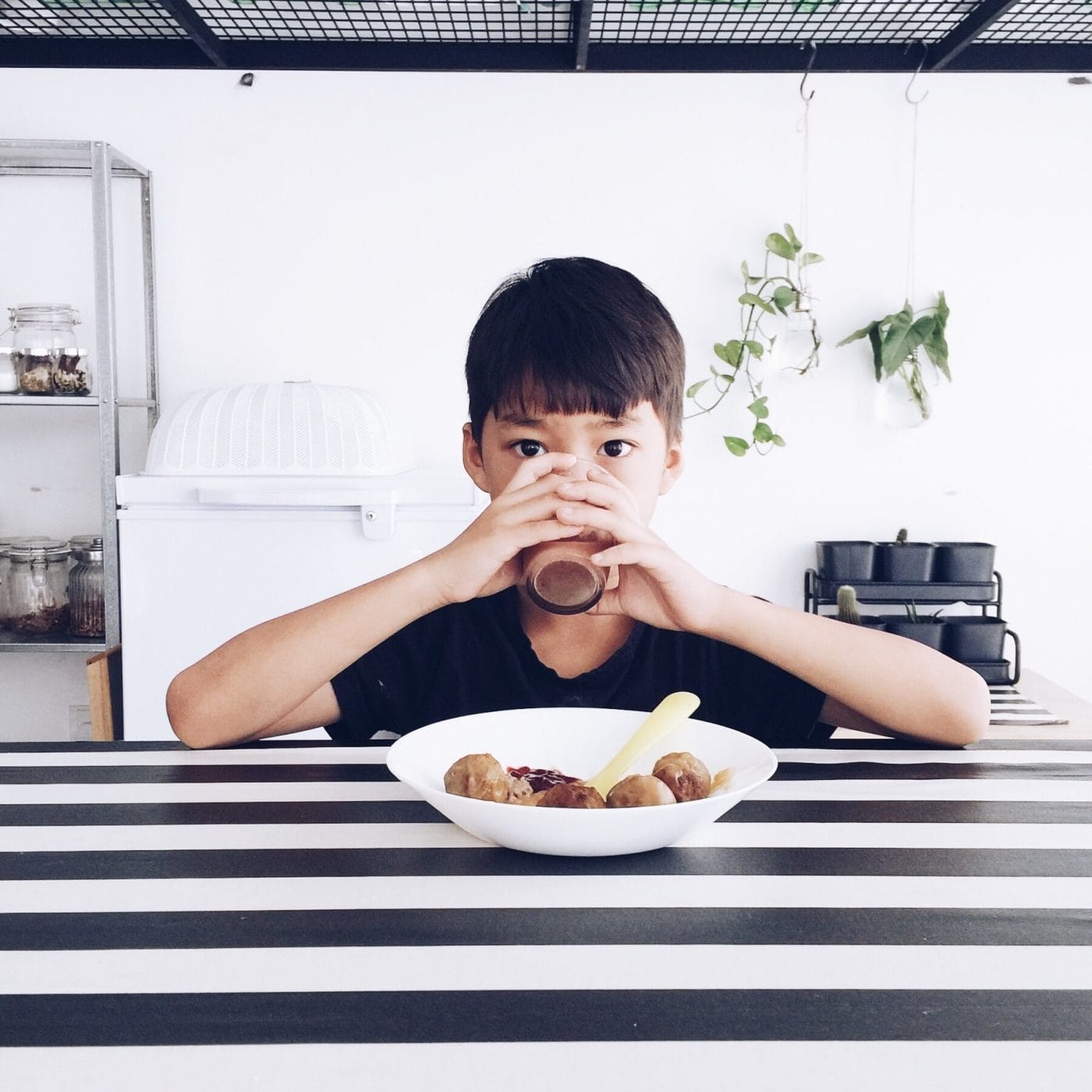 Montessori at home: 7 ways to a more peaceful dinner table