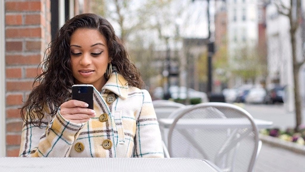 It’s Science: sending a loving text can help keep your marriage strong