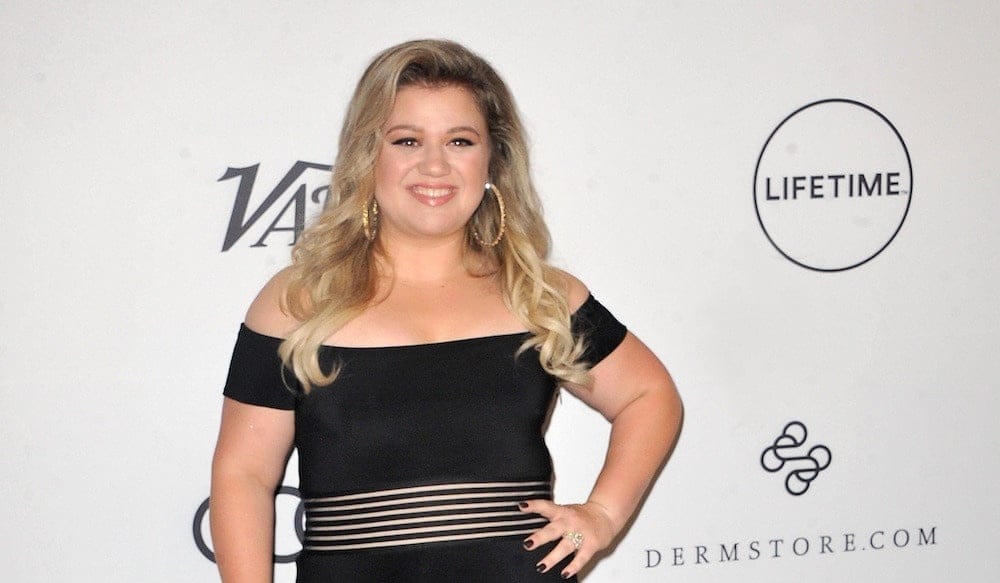 Kelly Clarkson on ‘rising above’ the bullies—both for moms + children