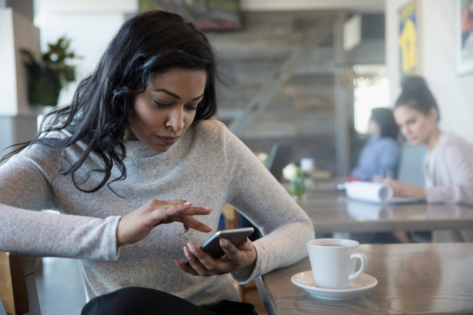 When everyone but you is getting pregnant woman on her phone - not getting pregnant