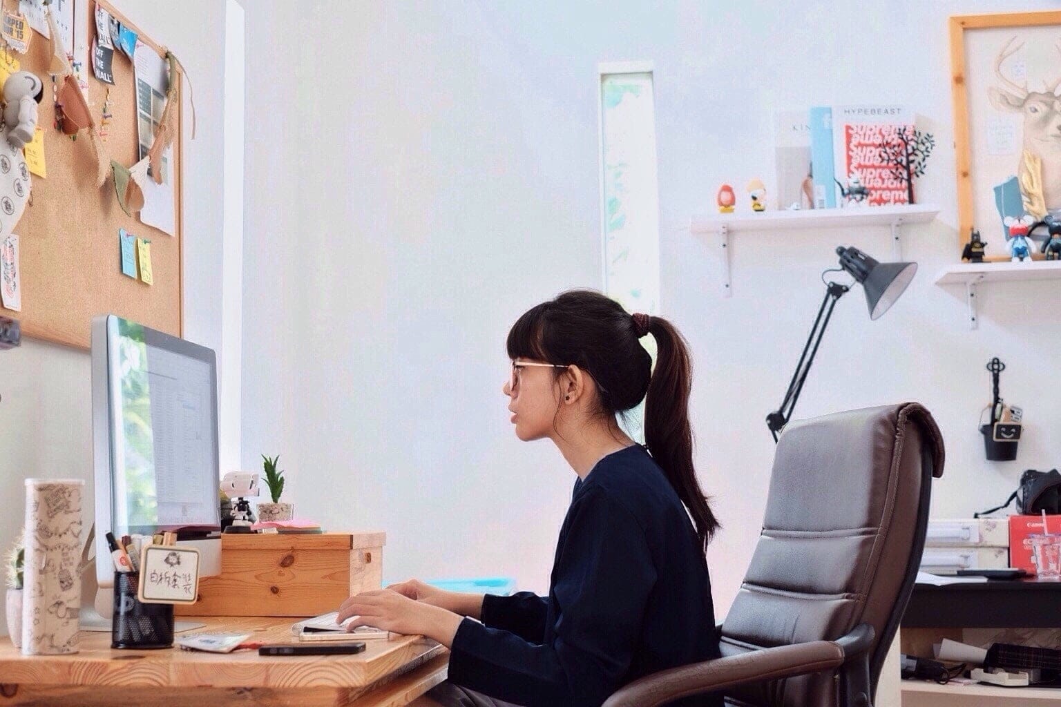 Report reveals the best + worst states for working moms Woman sitting at desk on computer