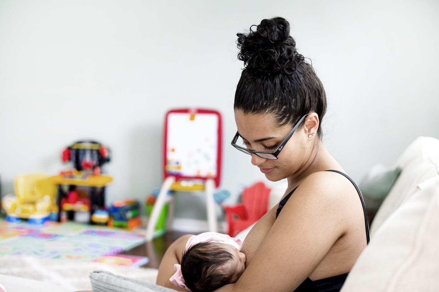 Breastfeeding moms will now be exempt from jury duty in New York