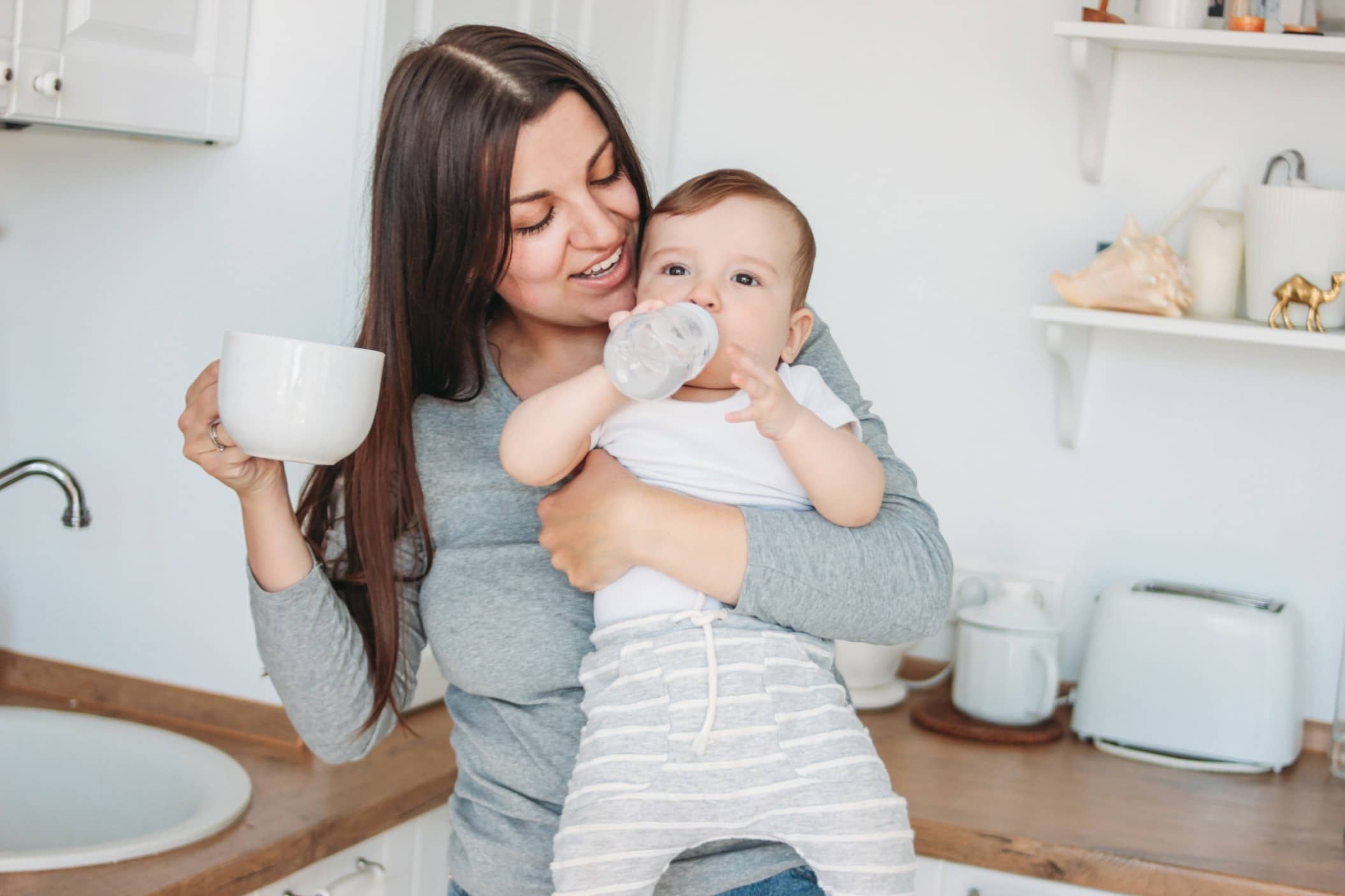Babies under 6 months shouldn’t drink water—viral TikTok explains why mom giving a baby a bottle - why can't babies drink water