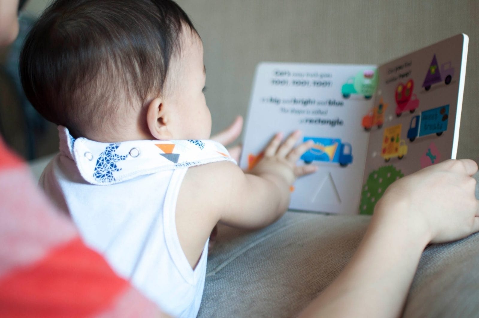 How to make reading fun: 5 tips for reading to babies mom letting baby turn the pages of a book, one of the ways to make reading fun