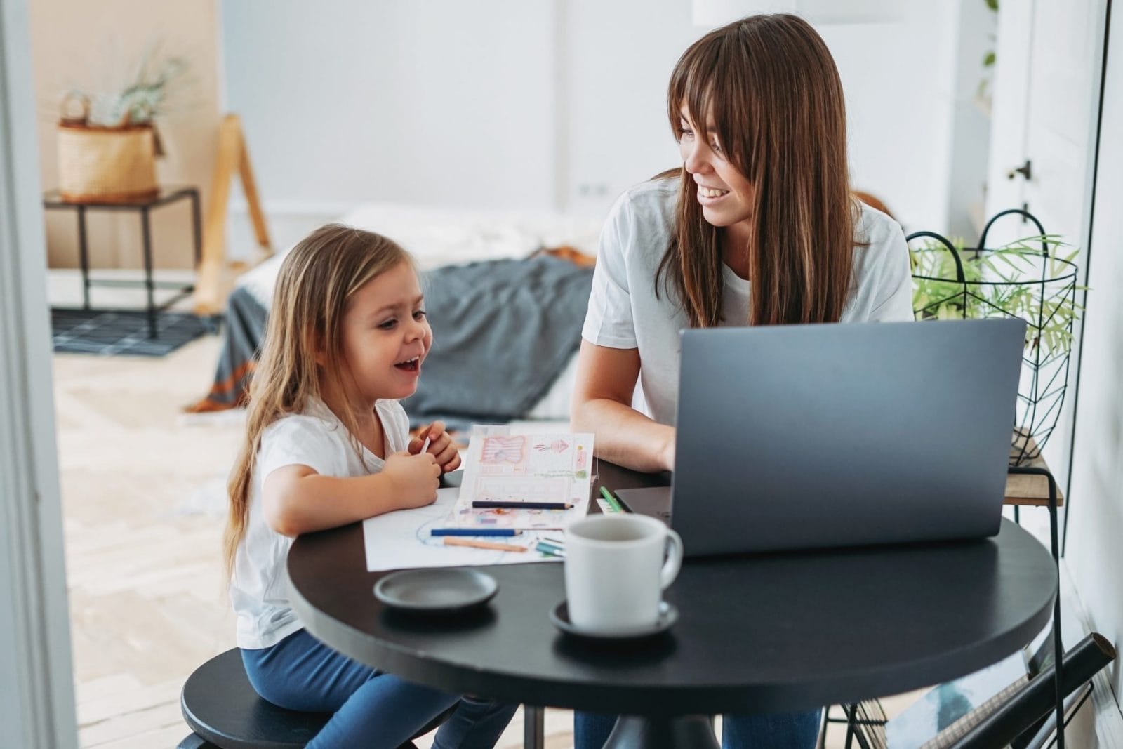 These 50+ companies are hiring remote workers right now, mamas