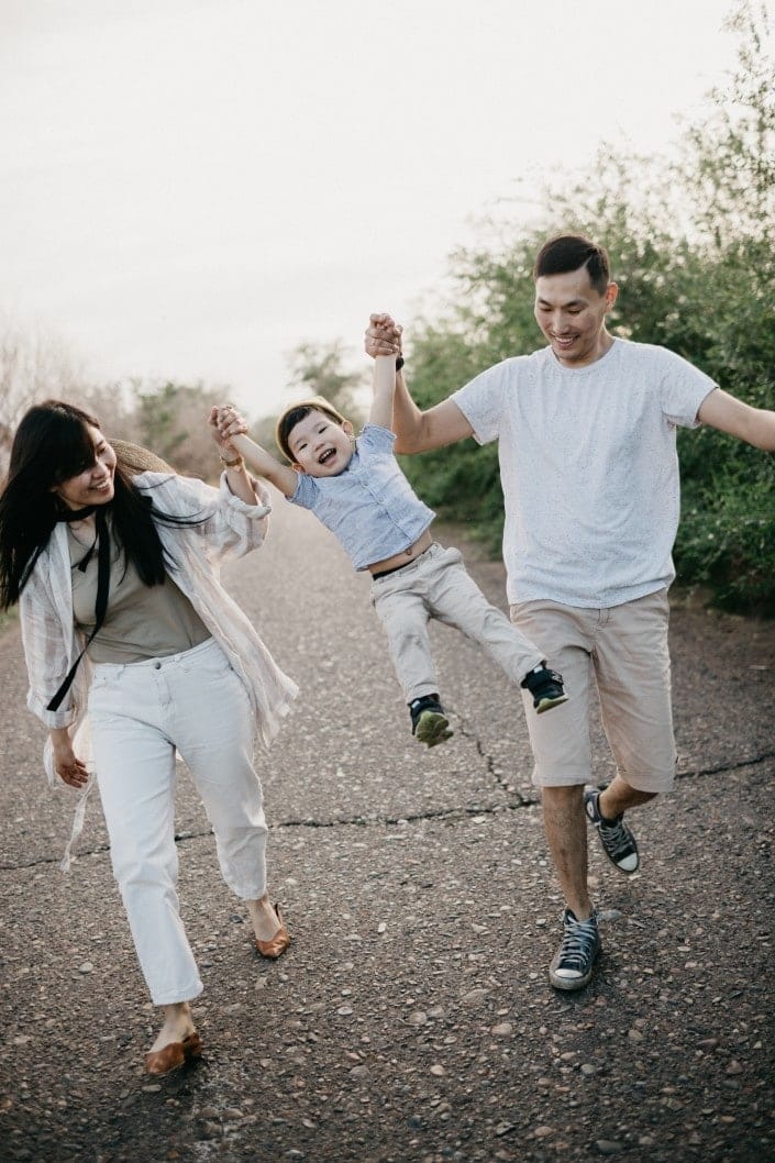 10 ways to get past conflict with your co-parent mom and dad tossing little boy
